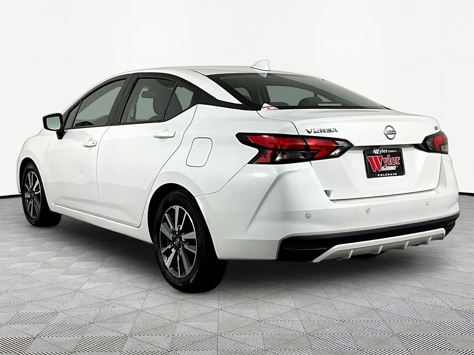 Certified 2023 Nissan Versa SV FWD image 4