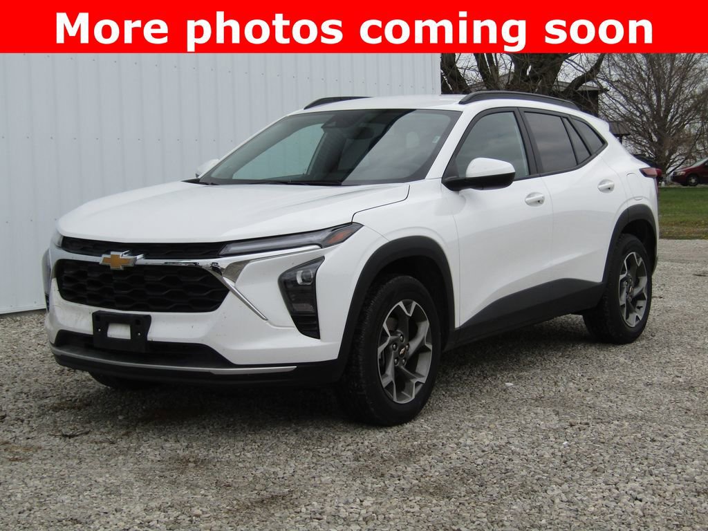 Used 2025 Chevrolet Trax LT w/ LT Convenience Package image 7