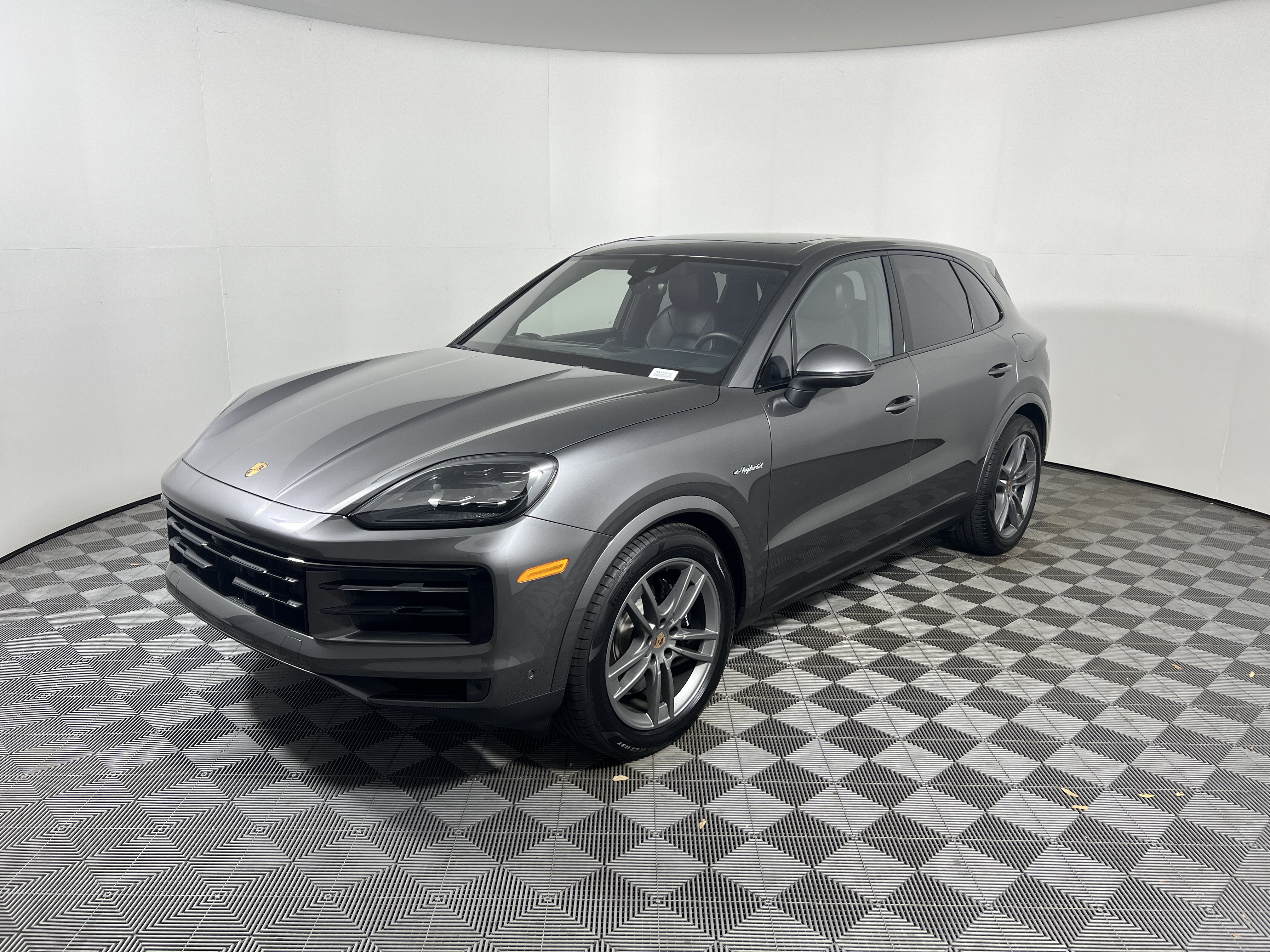 Certified 2025 Porsche Cayenne E-Hybrid AWD/4WD image 11