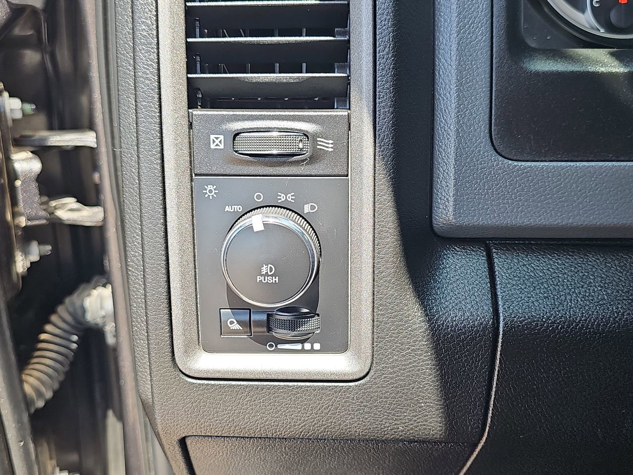 Used 2019 RAM 1500 Express RWD image 21