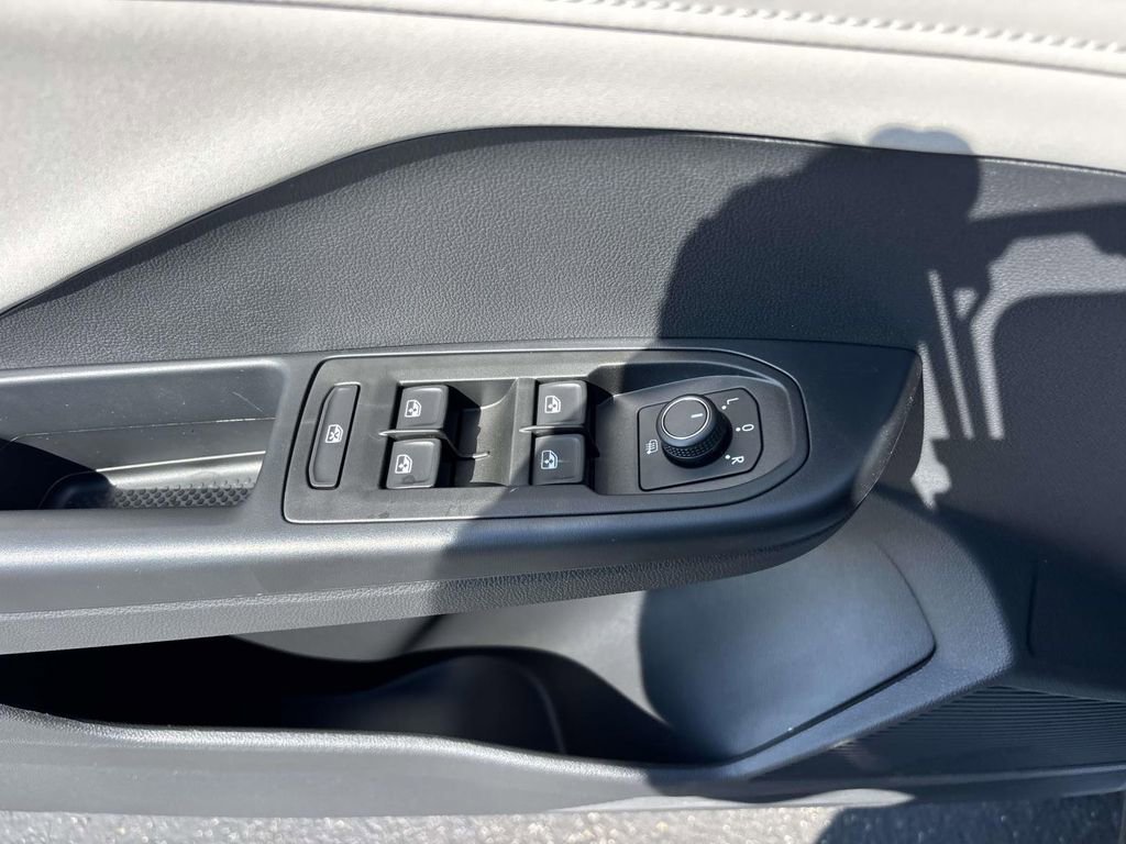 New 2025 Volkswagen Taos SE image 13