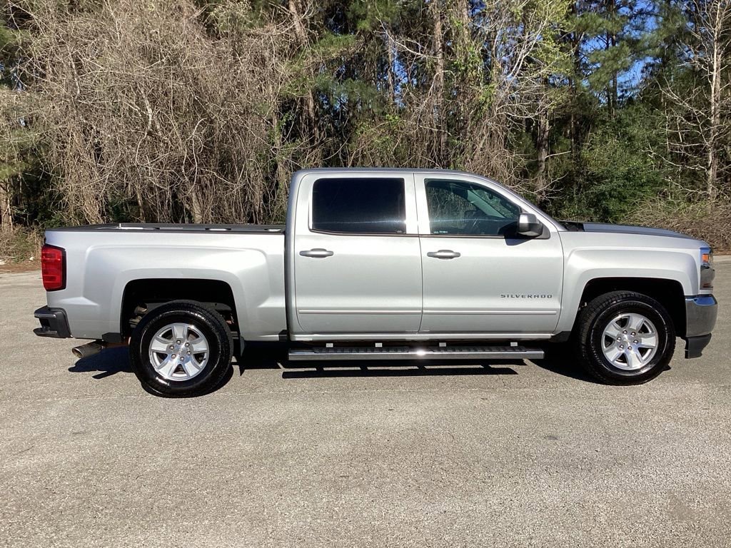 Used 2017 Chevrolet Silverado 1500 LT w/ LT Convenience Package image 4