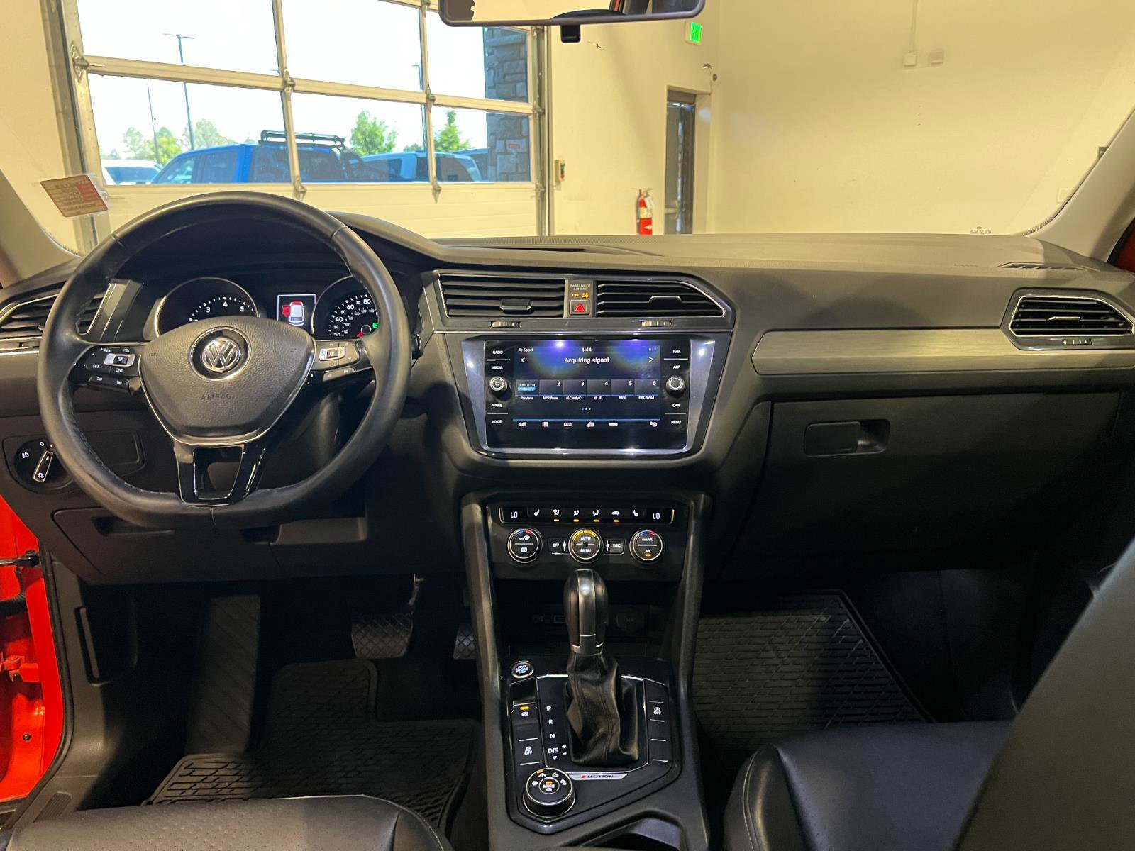 Used 2018 Volkswagen Tiguan SEL AWD/4WD image 30