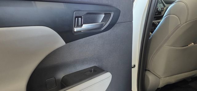 Used 2022 Toyota Highlander XLE image 24