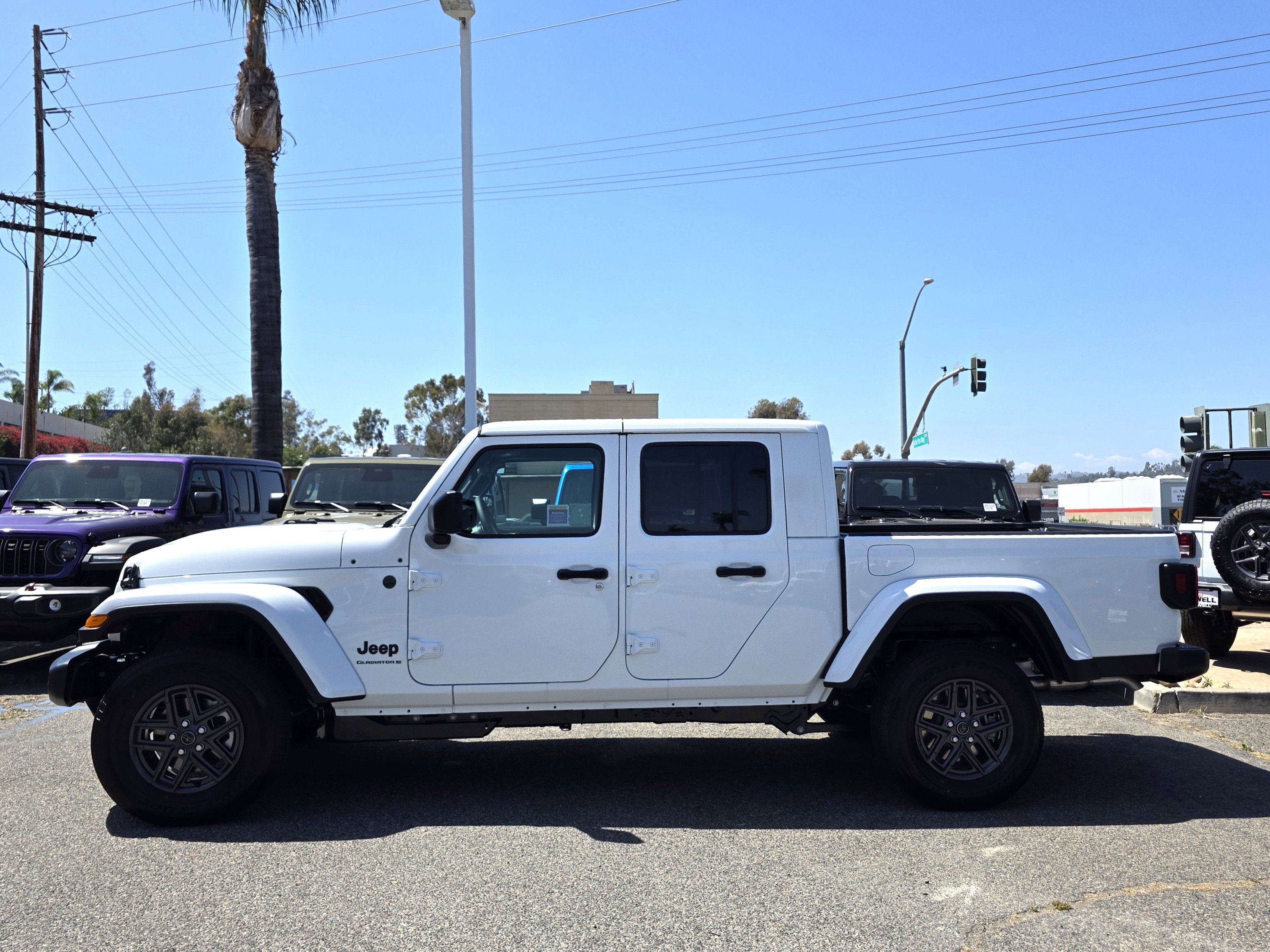 New 2026 Jeep Gladiator Sport AWD/4WD image 2