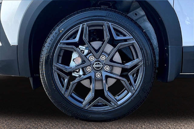 New 2026 Nissan Kicks SR FWD image 12