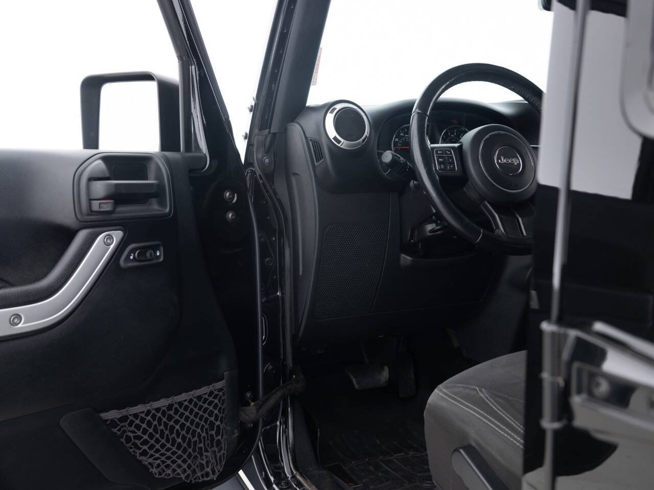 Used 2017 Jeep Wrangler Unlimited Sahara w/ Connectivity Group AWD/4WD image 24