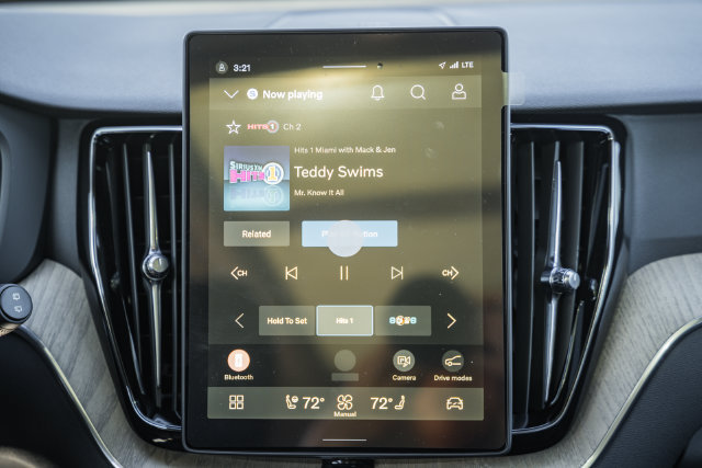 New 2027 Volvo XC60 B5 Plus AWD/4WD image 23