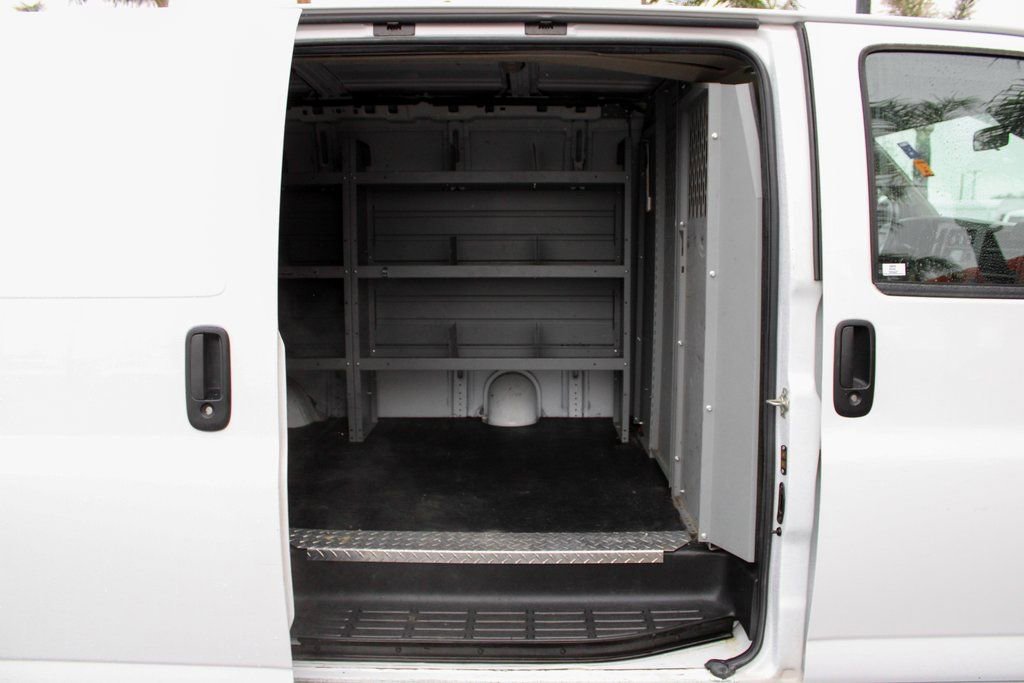 Used 2020 Chevrolet Express 3500 w/ Driver Convenience Package image 30