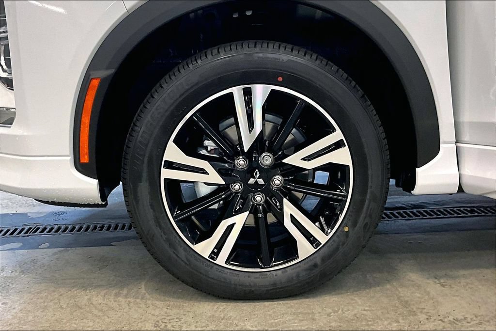 New 2026 Mitsubishi Eclipse Cross SEL AWD/4WD image 13