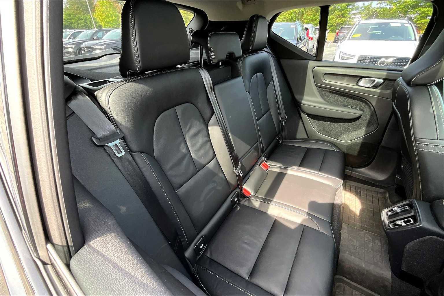 Certified 2023 Volvo XC40 B5 Plus w/ Driver Assist Package image 18