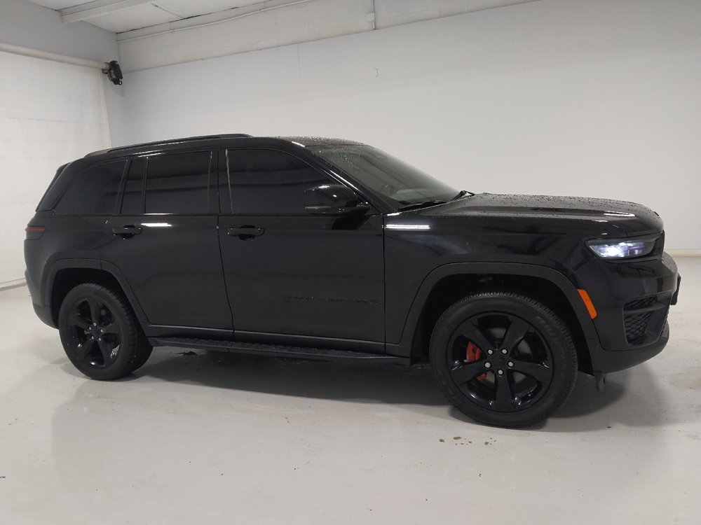 Used 2023 Jeep Grand Cherokee Altitude AWD/4WD image 11
