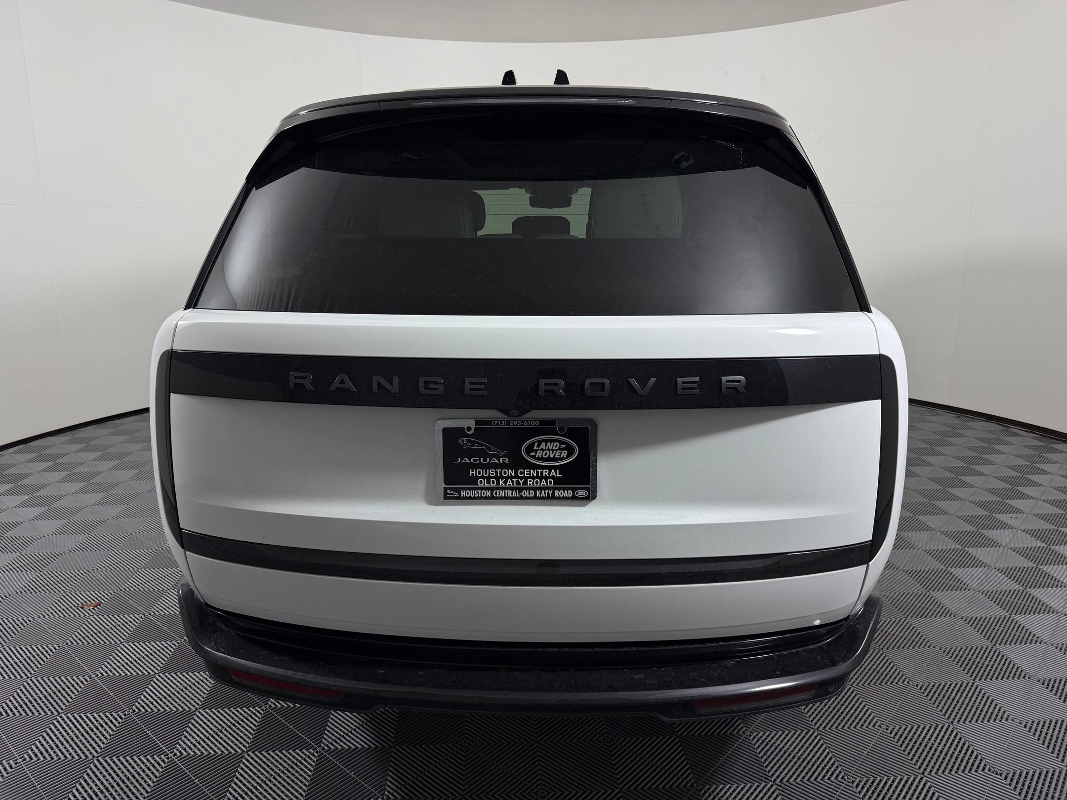 Used 2024 Land Rover Range Rover Long Wheelbase SE AWD/4WD image 11