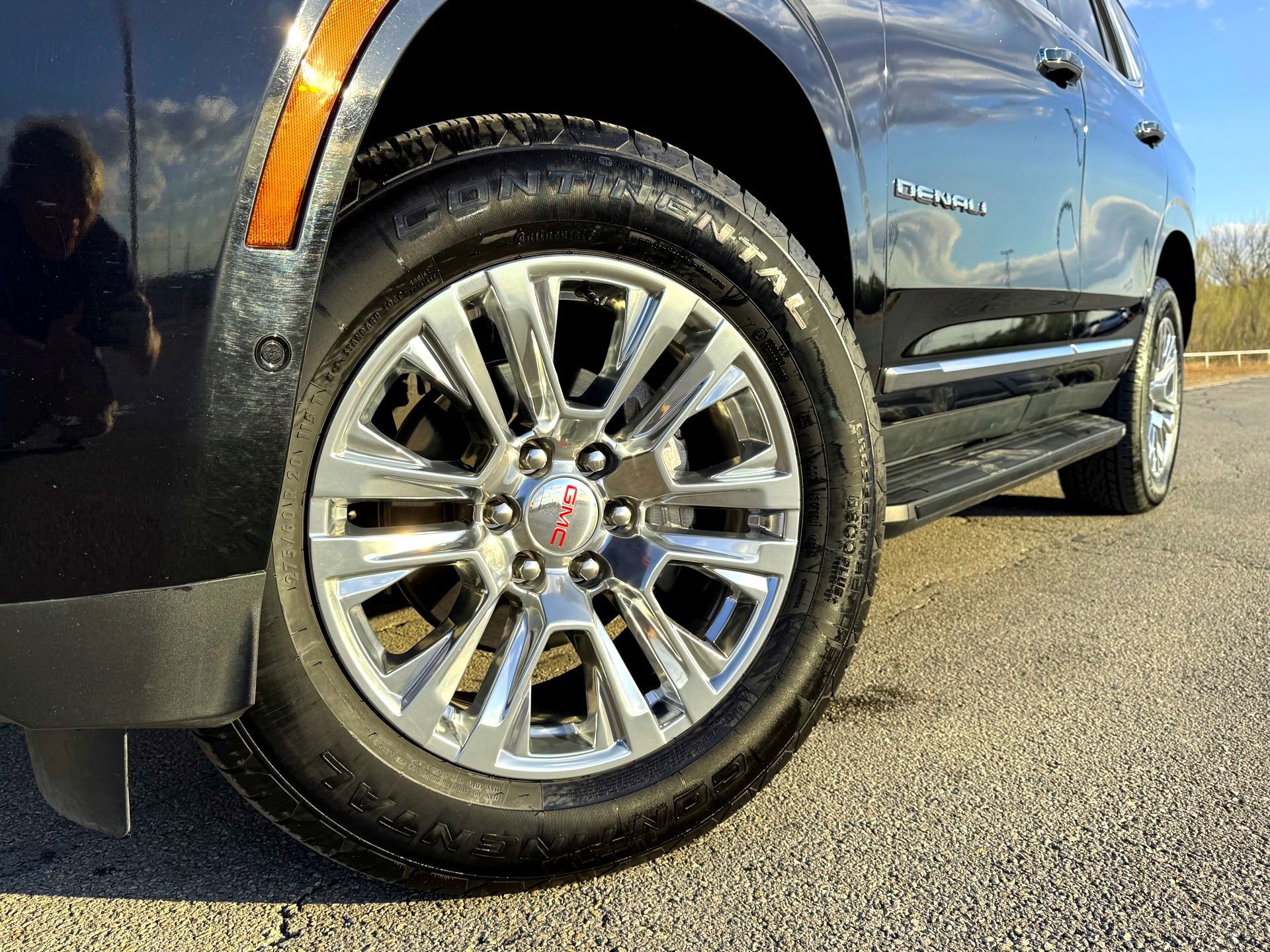 Used 2025 GMC Yukon Denali image 2