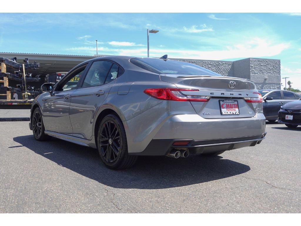 Used 2025 Toyota Camry SE FWD image 5