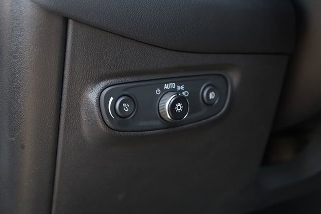 Used 2020 Chevrolet Equinox LT w/ Driver Convenience Package image 14