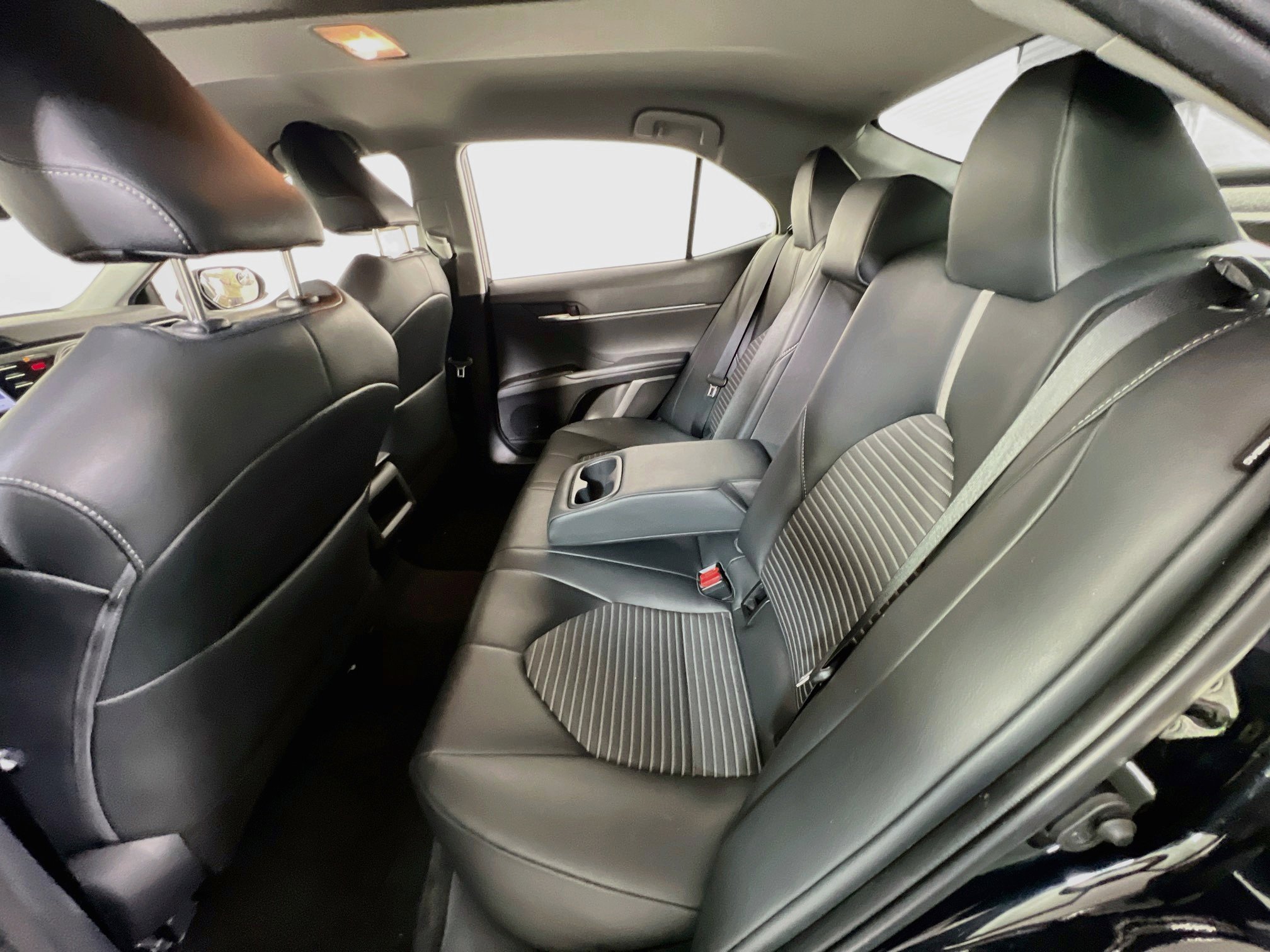 Used 2019 Toyota Camry SE FWD image 22