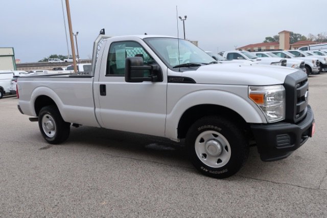 Used 2015 Ford F250 XL w/ Camper Package RWD image 3