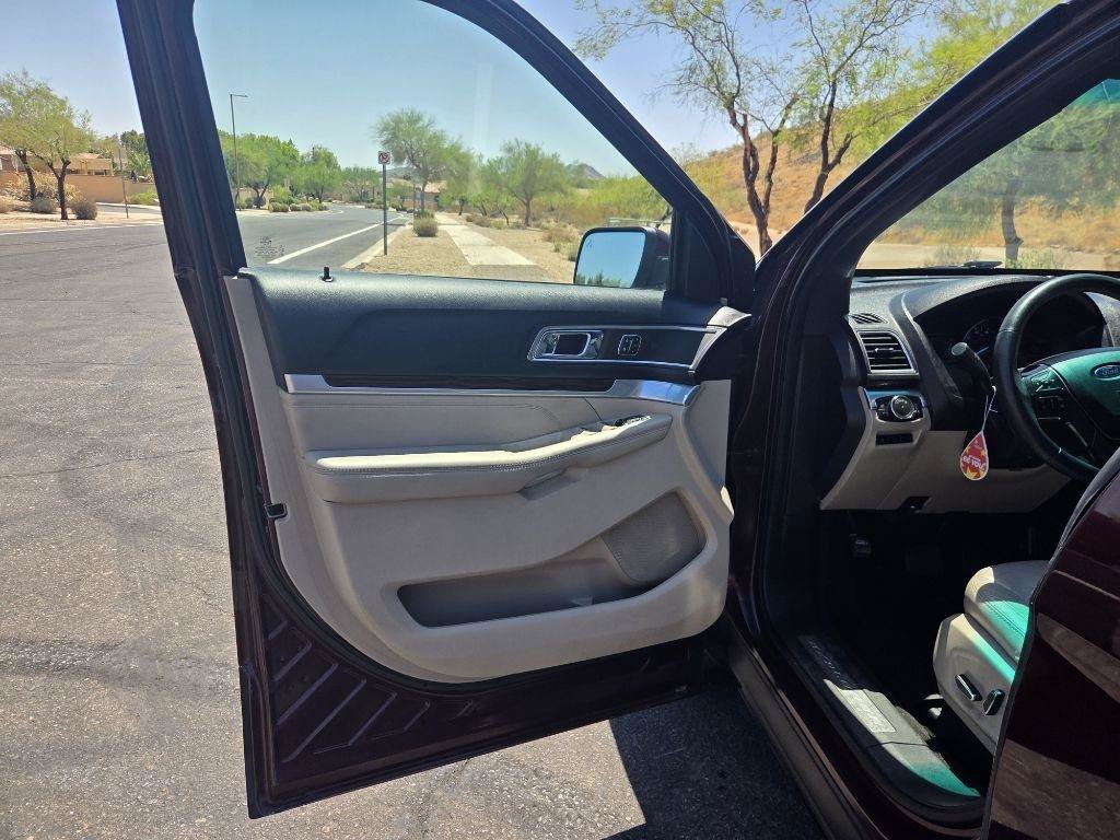 Used 2018 Ford Explorer Limited w/ Equipment Group 301A FWD image 10