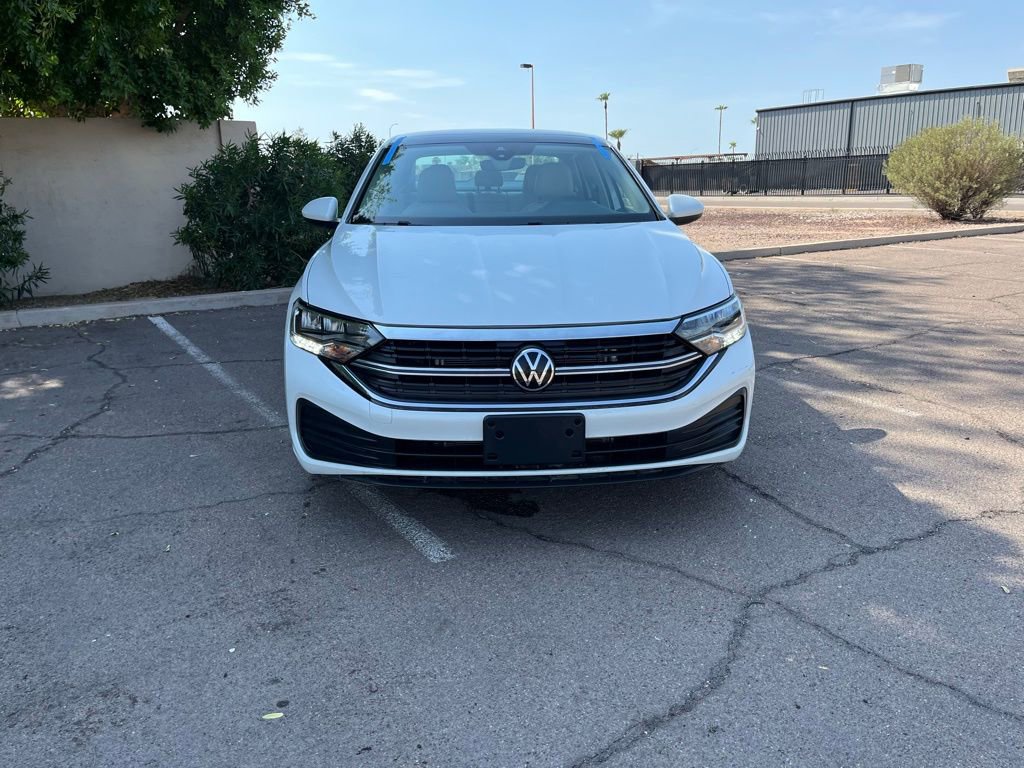 Used 2024 Volkswagen Jetta SE w/ Panoramic Sunroof Package image 3
