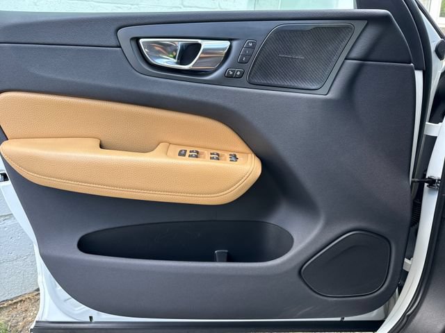 Used 2019 Volvo XC60 T5 Momentum w/ Multimedia Package AWD/4WD image 22