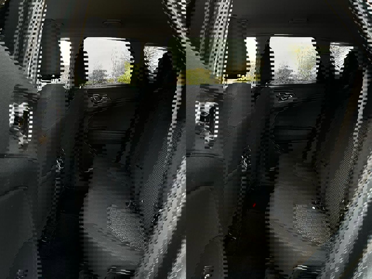 Used 2025 Kia Sportage LX image 11