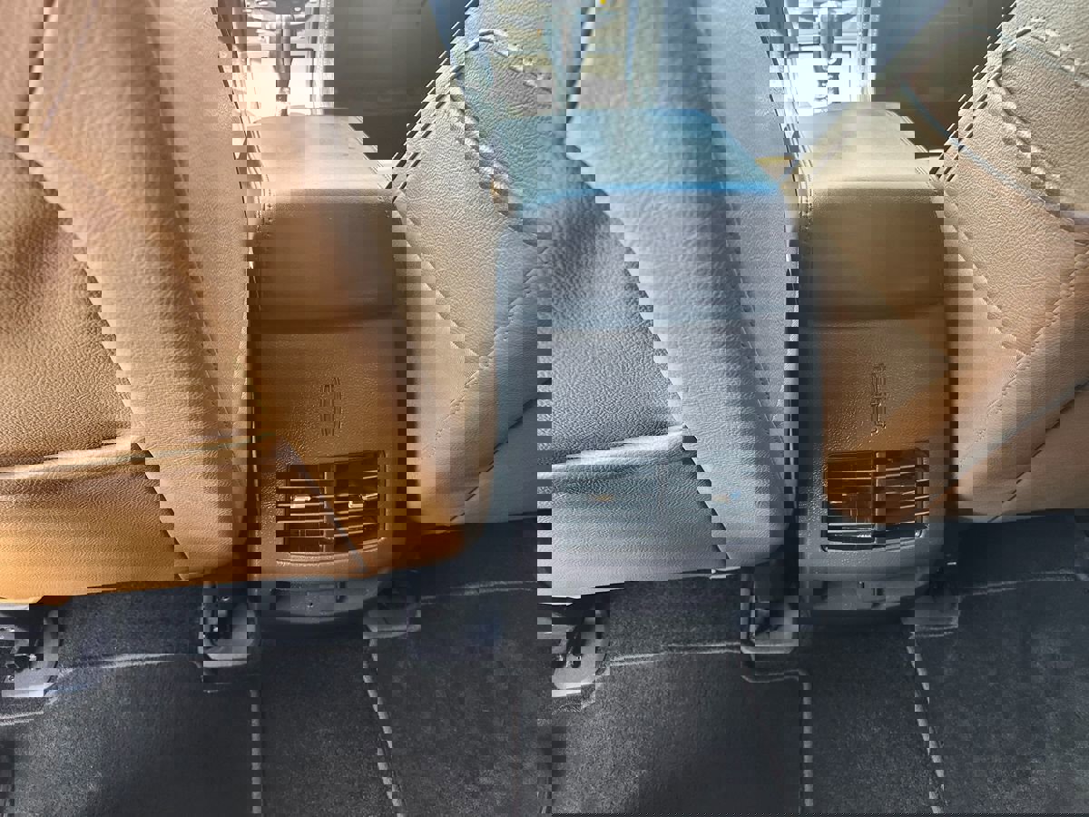 Used 2015 Lincoln MKX FWD w/ Equipment Group 101A image 29