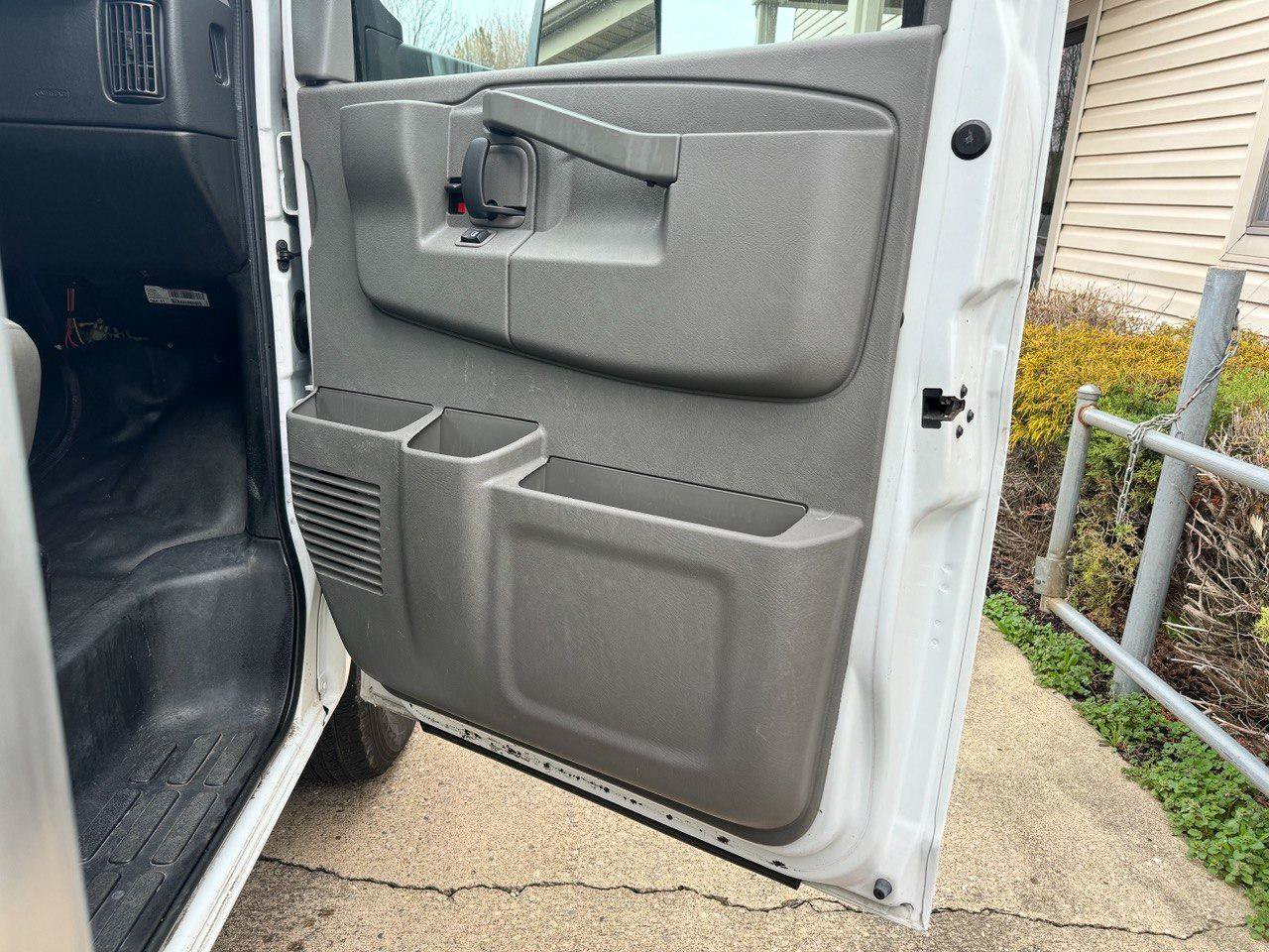 Used 2019 GMC Savana 3500 w/ Power Convenience Package RWD image 9