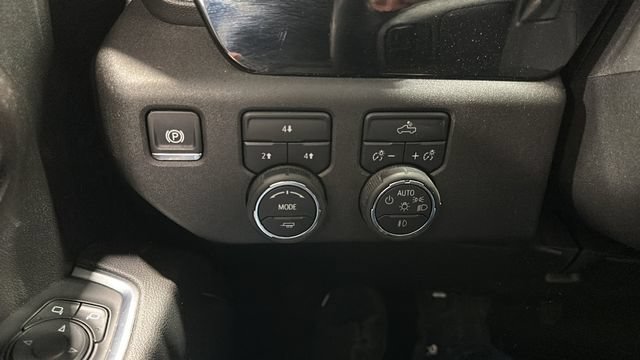 Used 2025 Chevrolet Silverado 2500 LT w/ Convenience Package AWD/4WD image 15