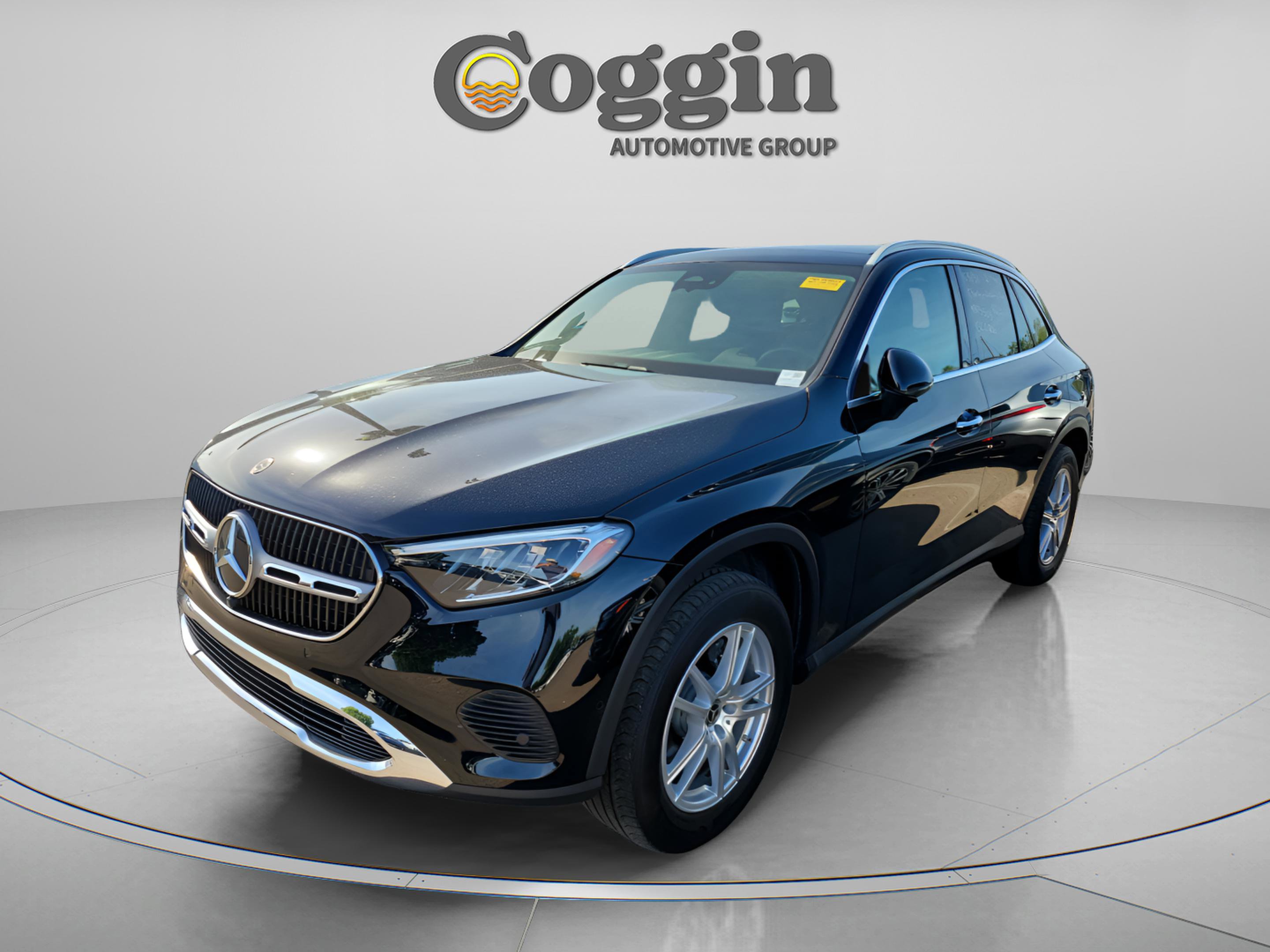 Used 2023 Mercedes-Benz GLC 300 4MATIC image 1