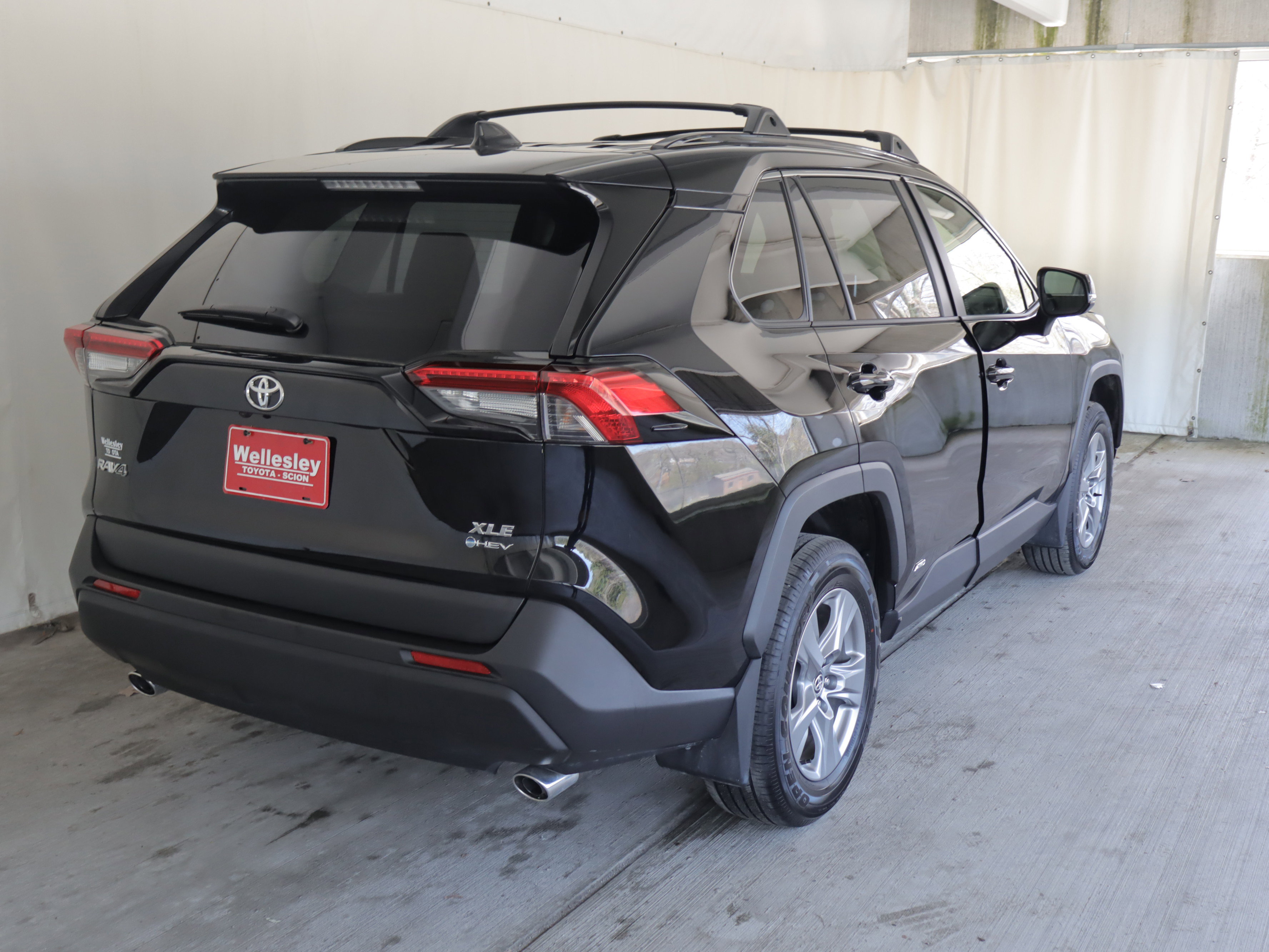 Used 2025 Toyota RAV4 XLE w/ Convenience Package image 7
