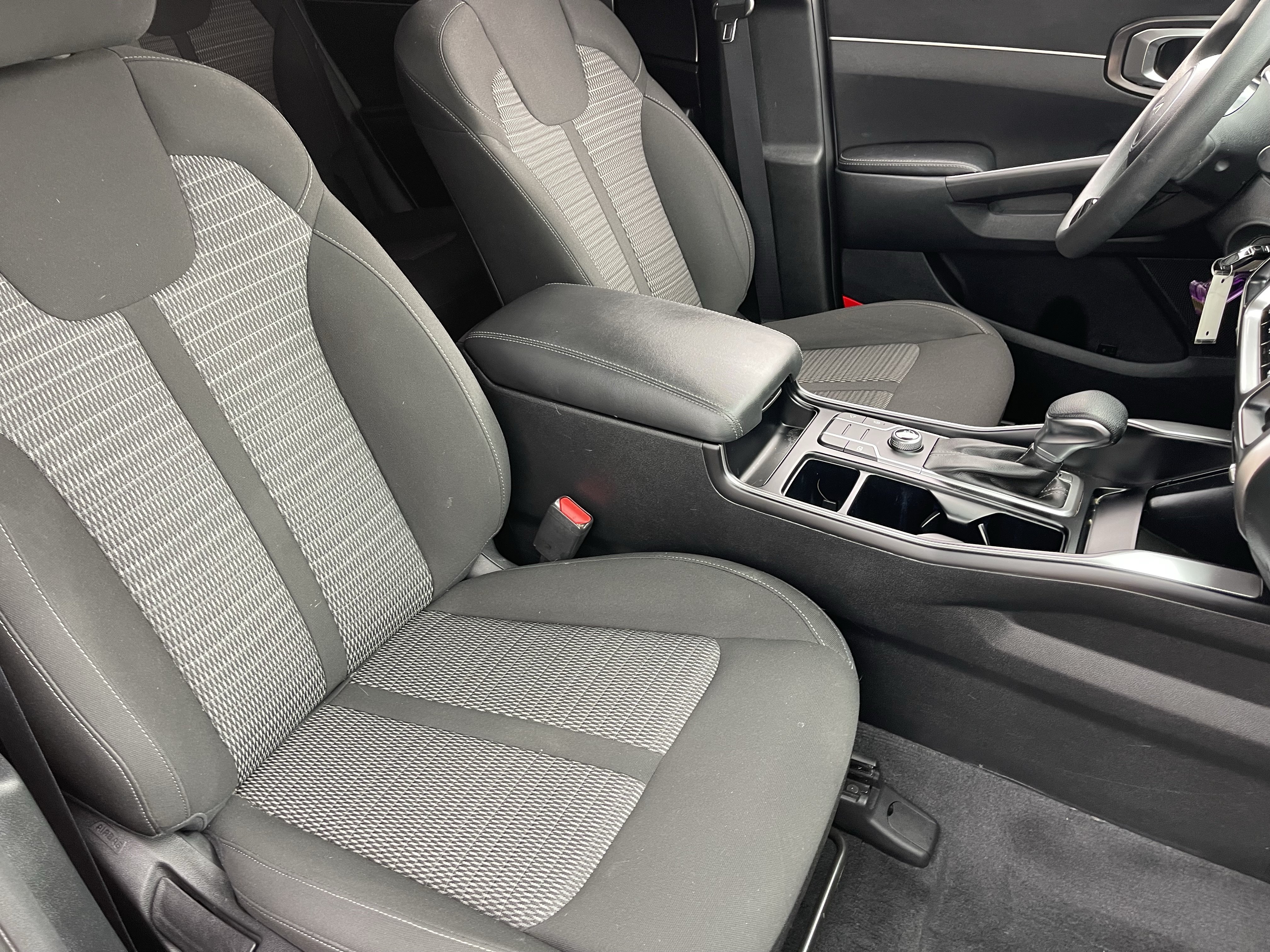 Certified 2022 Kia Sorento LX FWD image 9