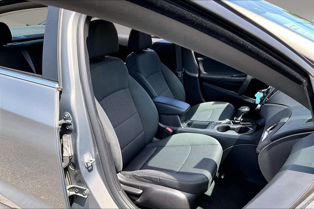 Used 2017 Chevrolet Cruze LT FWD image 25