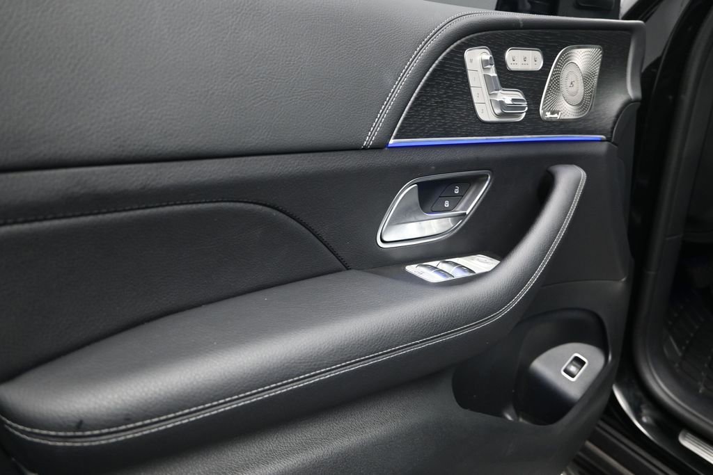 Used 2025 Mercedes-Benz GLS 450 4MATIC image 11