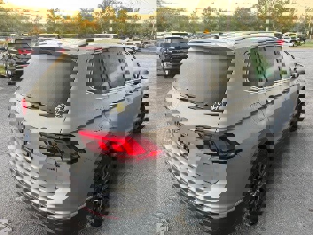 Used 2022 Volkswagen Tiguan SE image 5