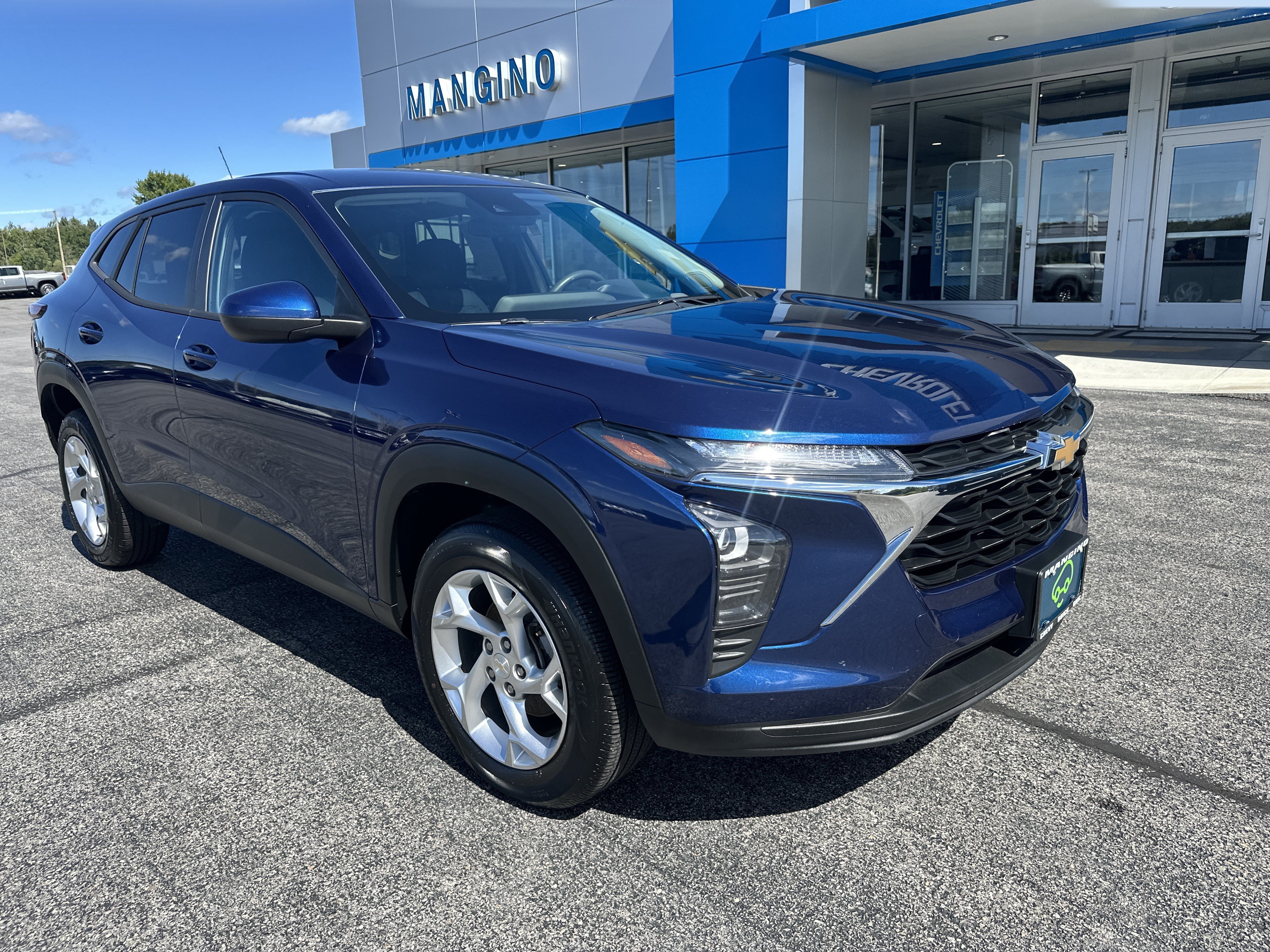 Certified 2024 Chevrolet Trax LS w/ LS Convenience Package FWD image 2