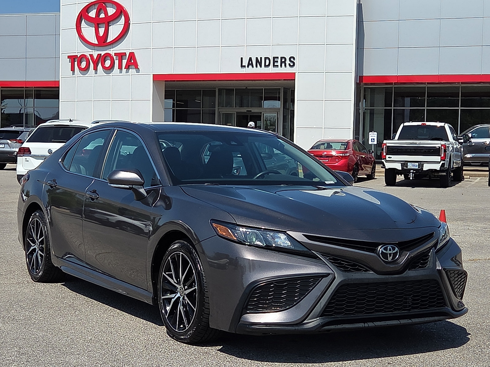 Used 2023 Toyota Camry SE