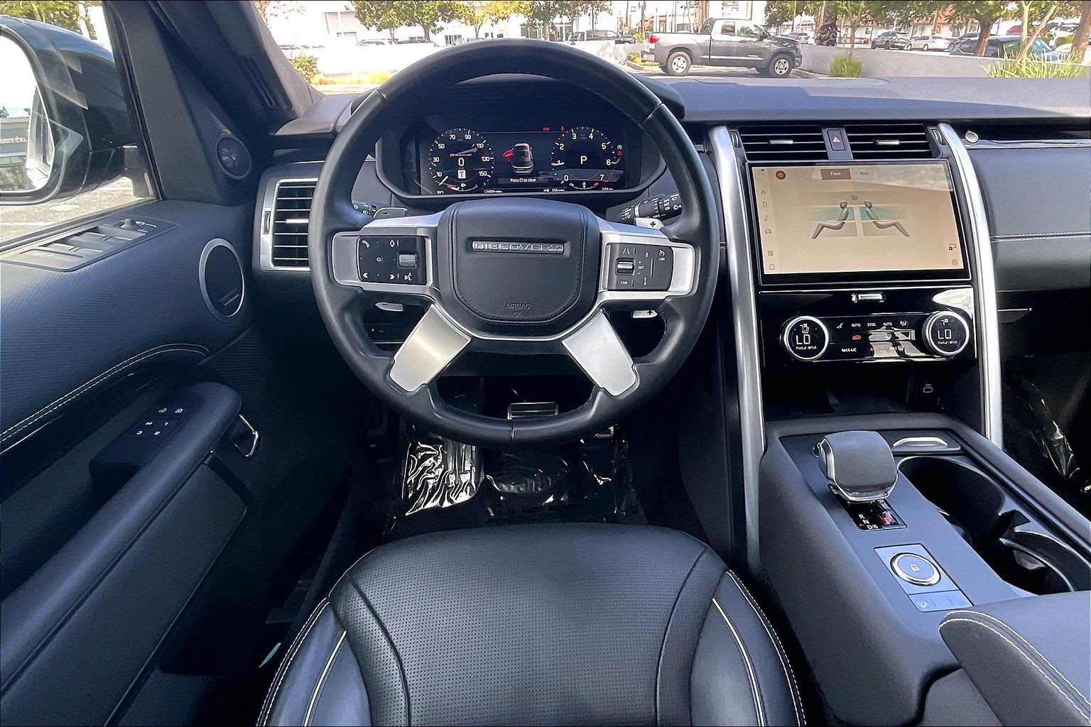 Used 2023 Land Rover Discovery HSE R-Dynamic AWD/4WD image 5