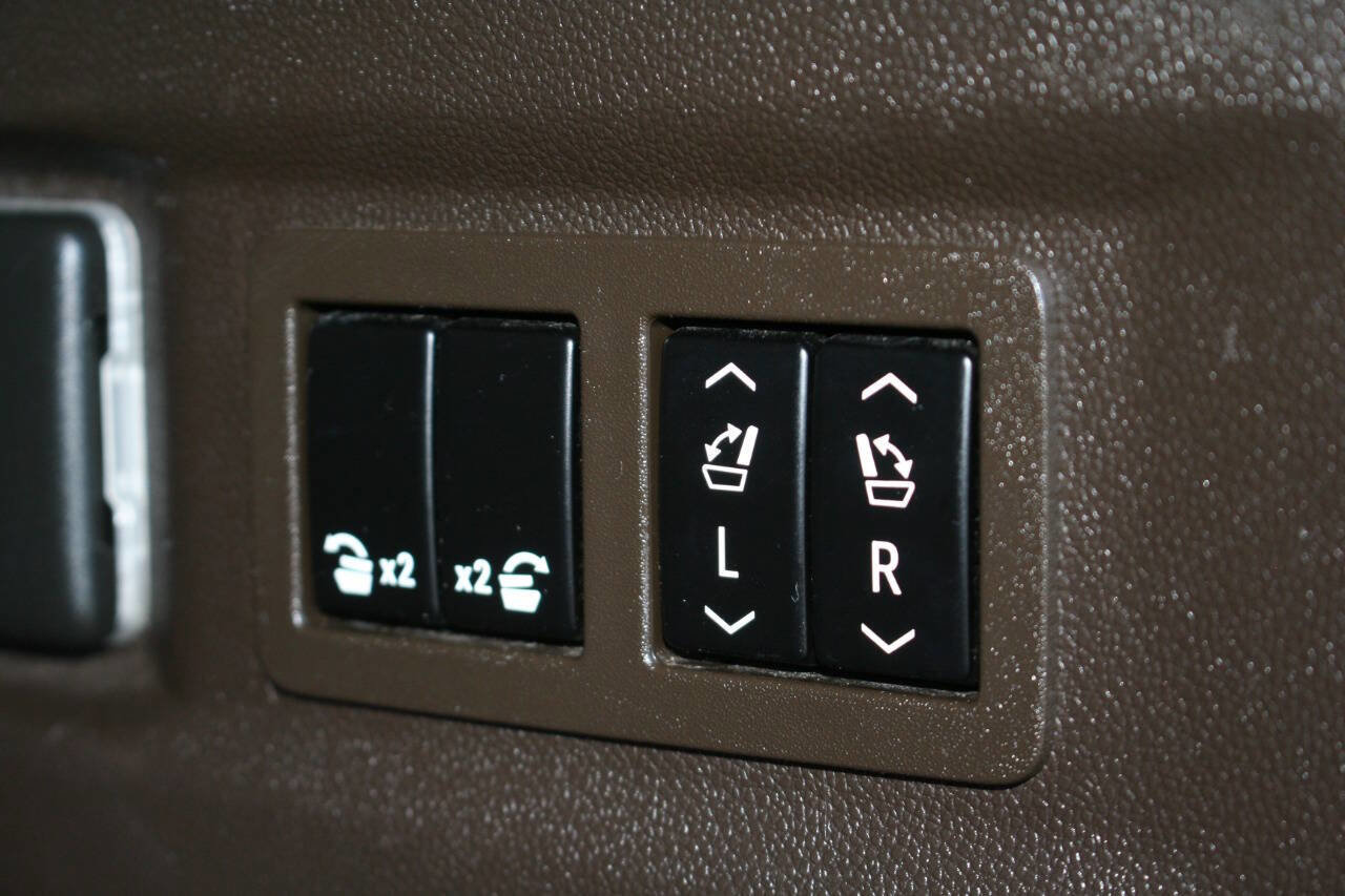 Used 2021 GMC Yukon Denali w/ Denali Premium Package image 44