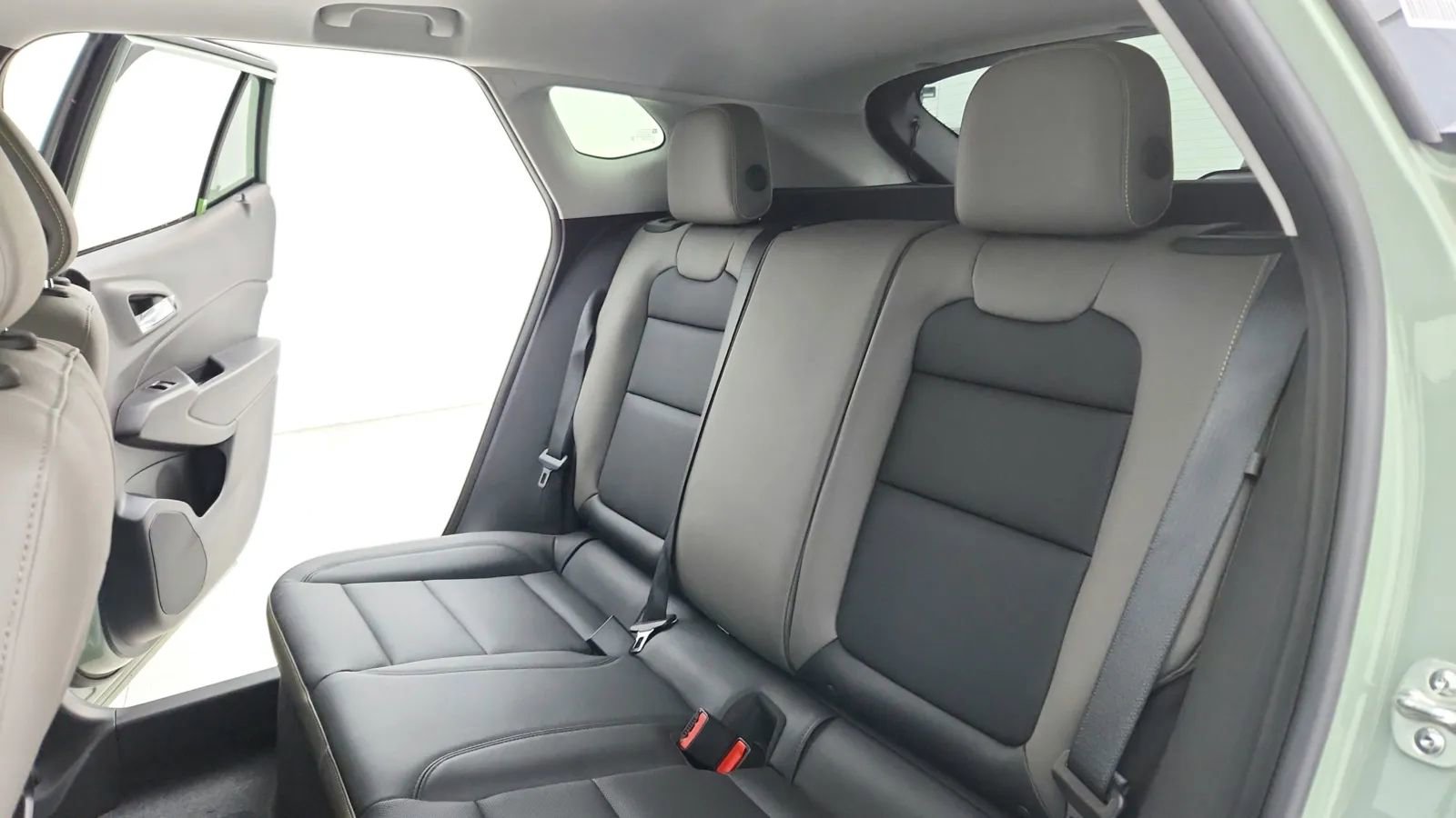 Used 2024 Chevrolet Trax ACTIV w/ Sunroof Package image 32