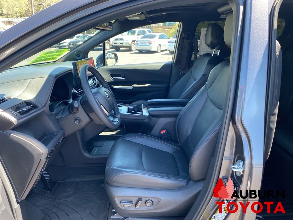 Used 2025 Toyota Sienna Platinum AWD/4WD image 36