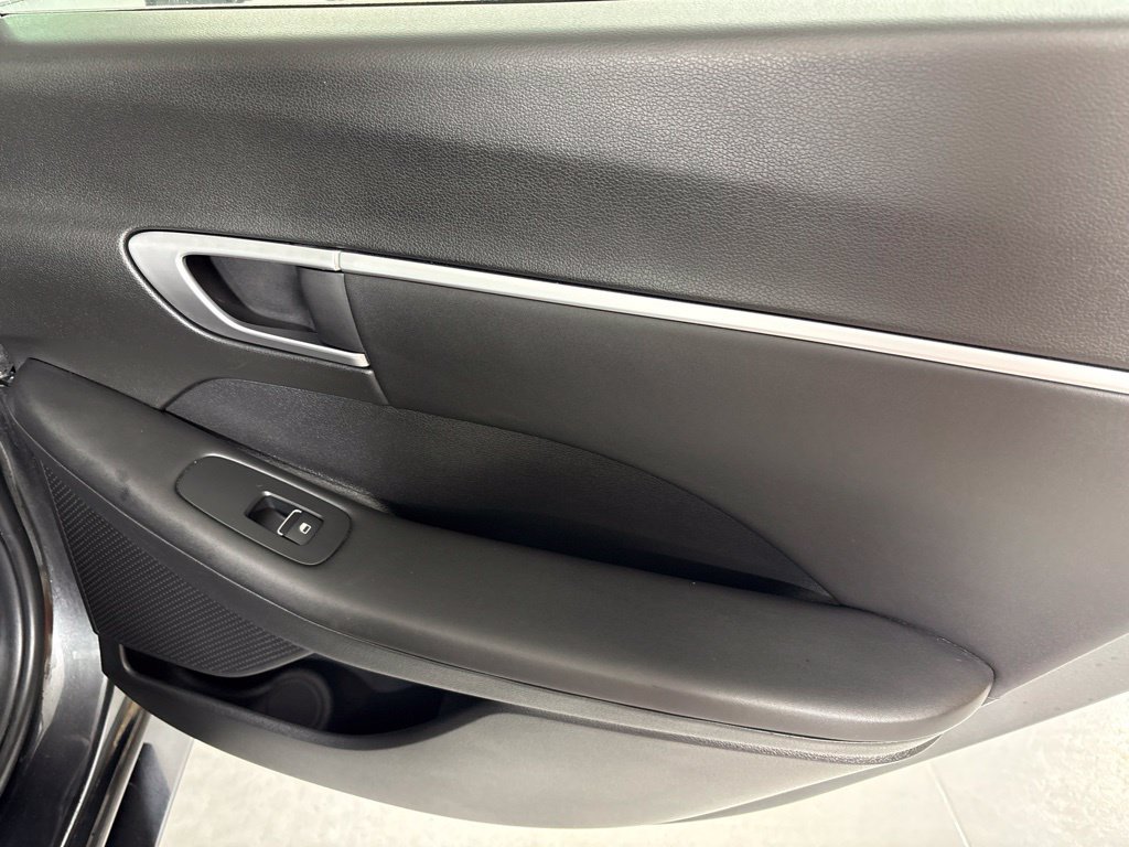 Used 2025 Hyundai Sonata SEL FWD image 13