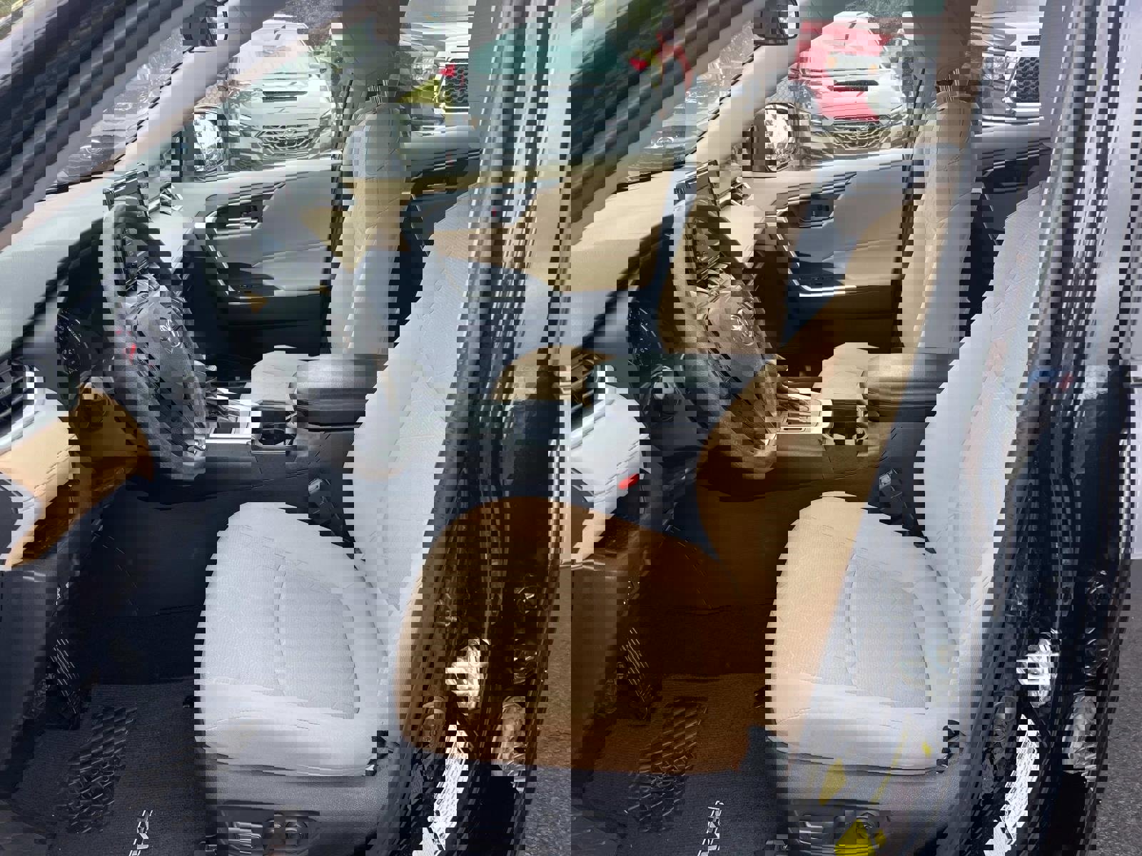 Used 2021 Toyota RAV4 XLE image 9