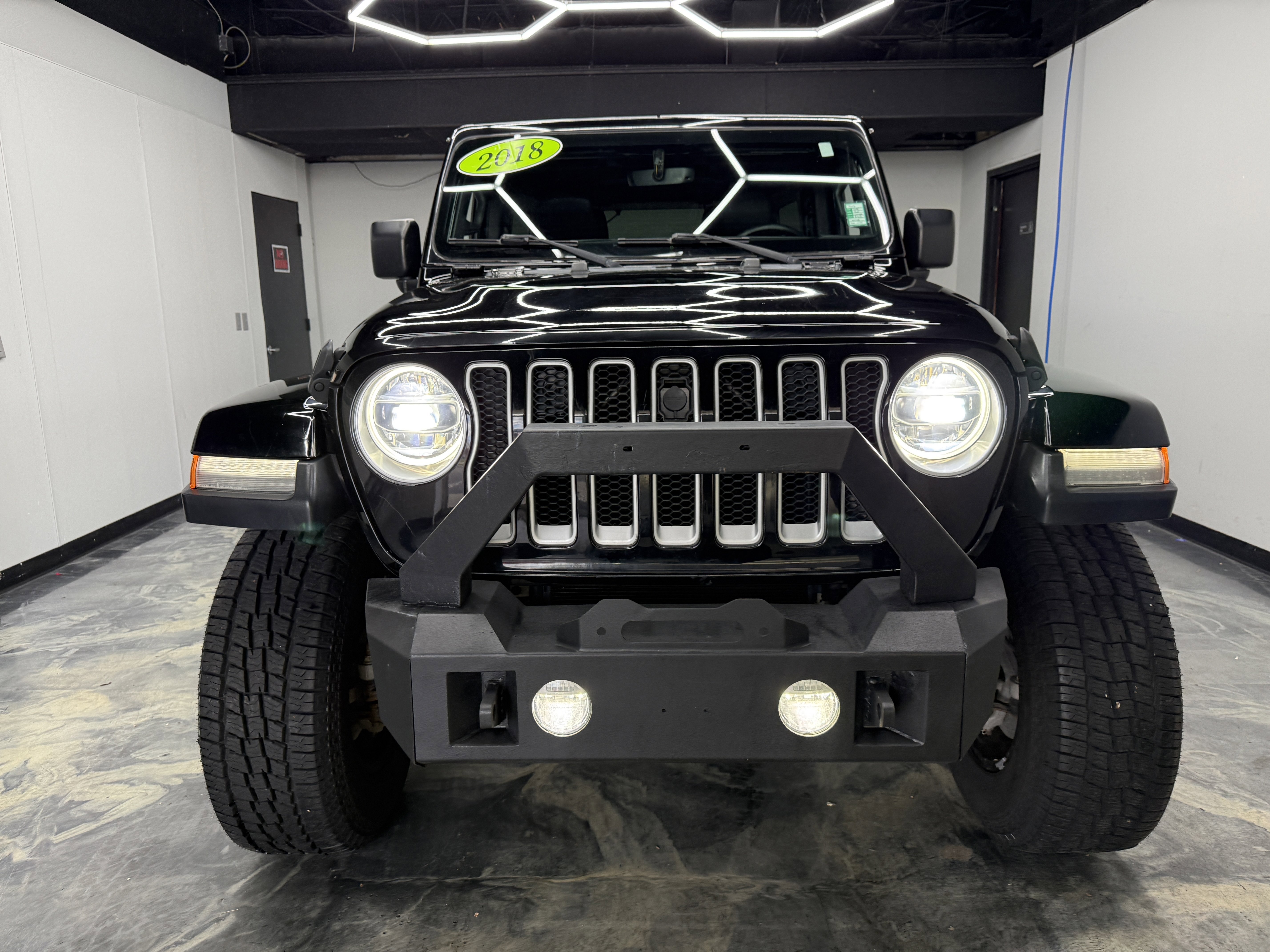 Used 2018 Jeep Wrangler Unlimited Sahara w/ Uconnect 4C Nav & Sound Group AWD/4WD image 7