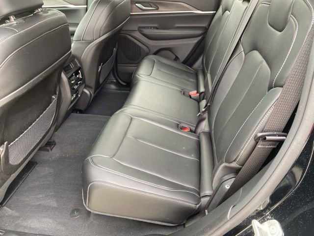 Used 2023 Jeep Grand Cherokee Limited w/ Black Appearance Package image 31