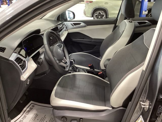 Certified 2025 Volkswagen Taos SE w/ Panoramic Sunroof Package image 17