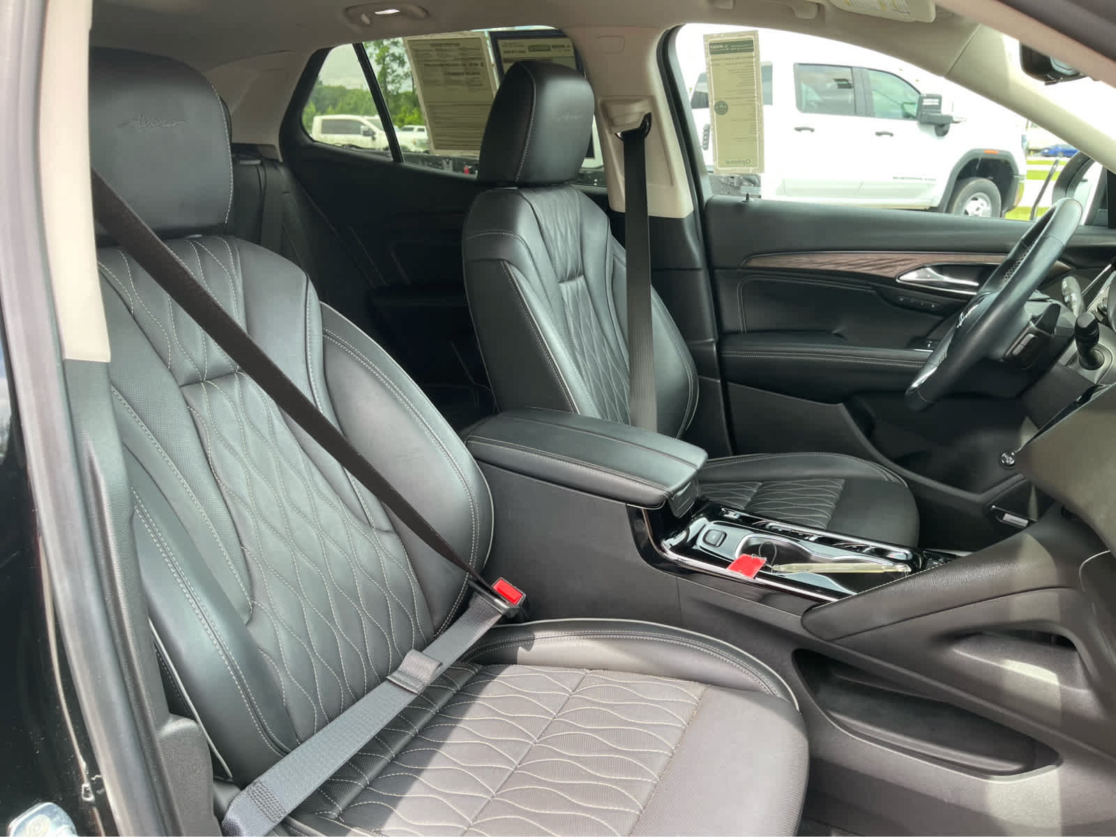 Used 2022 Buick Envision Avenir w/ Technology Package II FWD image 29
