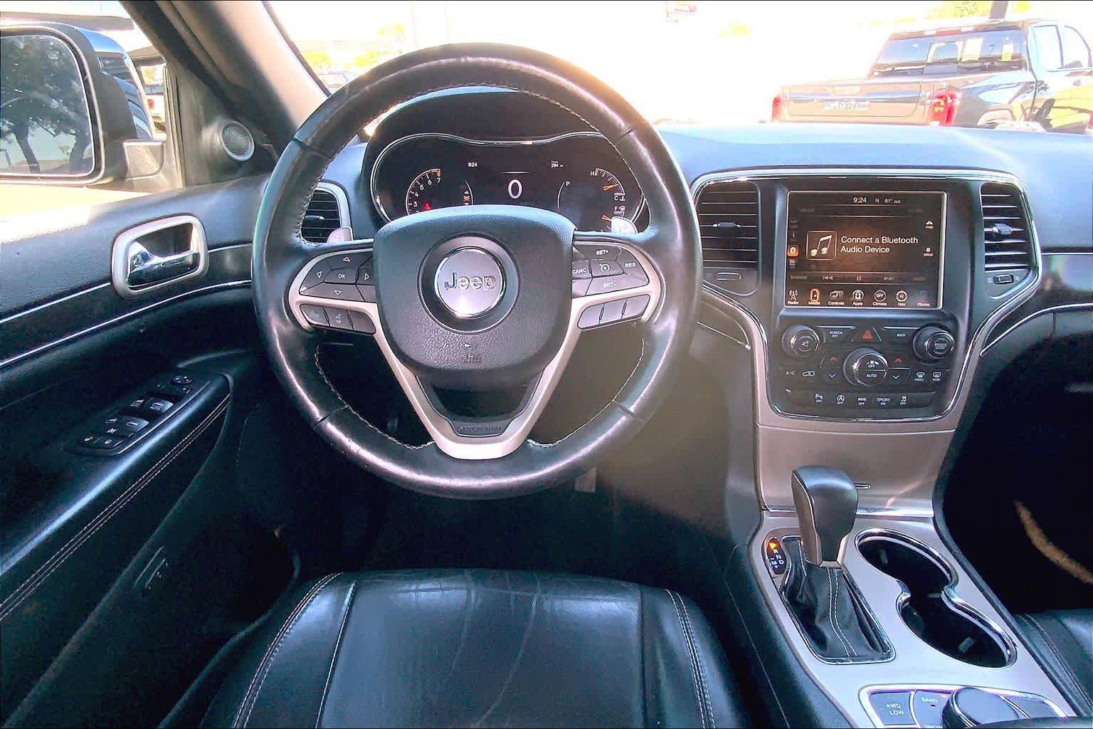 Used 2017 Jeep Grand Cherokee Limited AWD/4WD image 6
