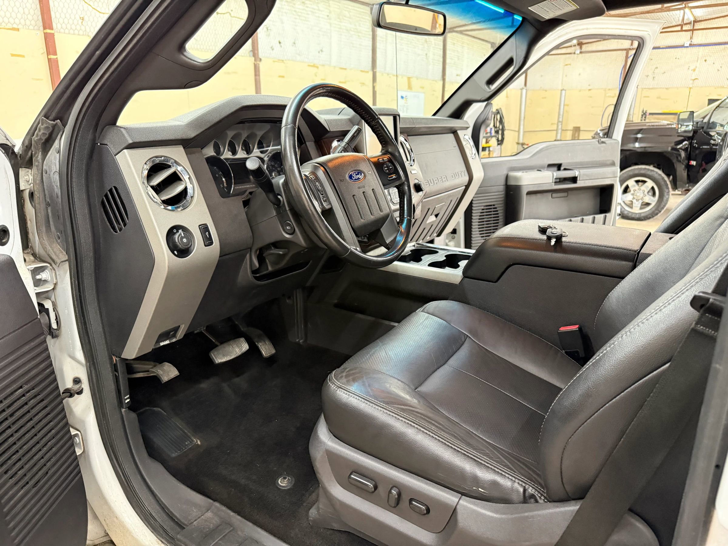 Used 2015 Ford F250 Lariat w/ FX4 Off-Road Package AWD/4WD image 8