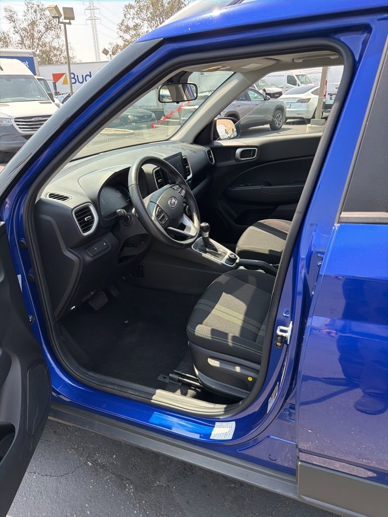 Used 2025 Hyundai Venue SEL image 10